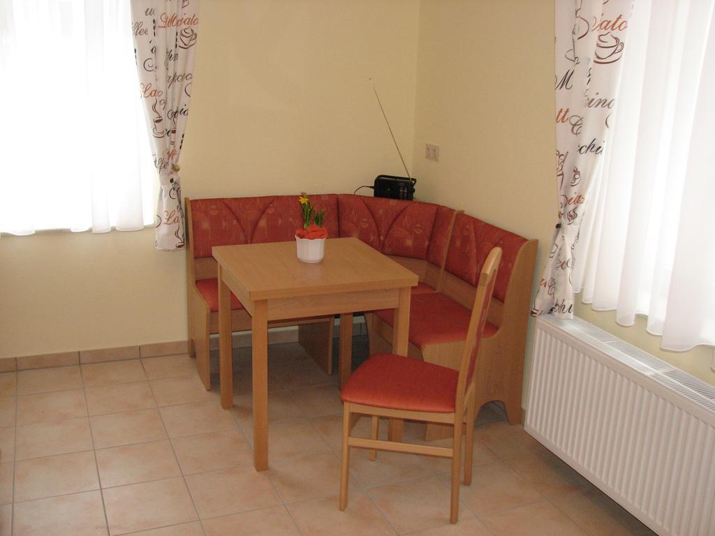 Hotel Garni Dekorahaus Bad Schandau Habitación foto